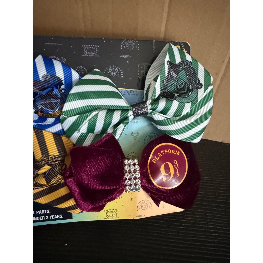 Harry Potter Hair Bows Set 6pc Hogwarts House Crests Platform 9 3/4 Clips NEW - Picture 2 of 5